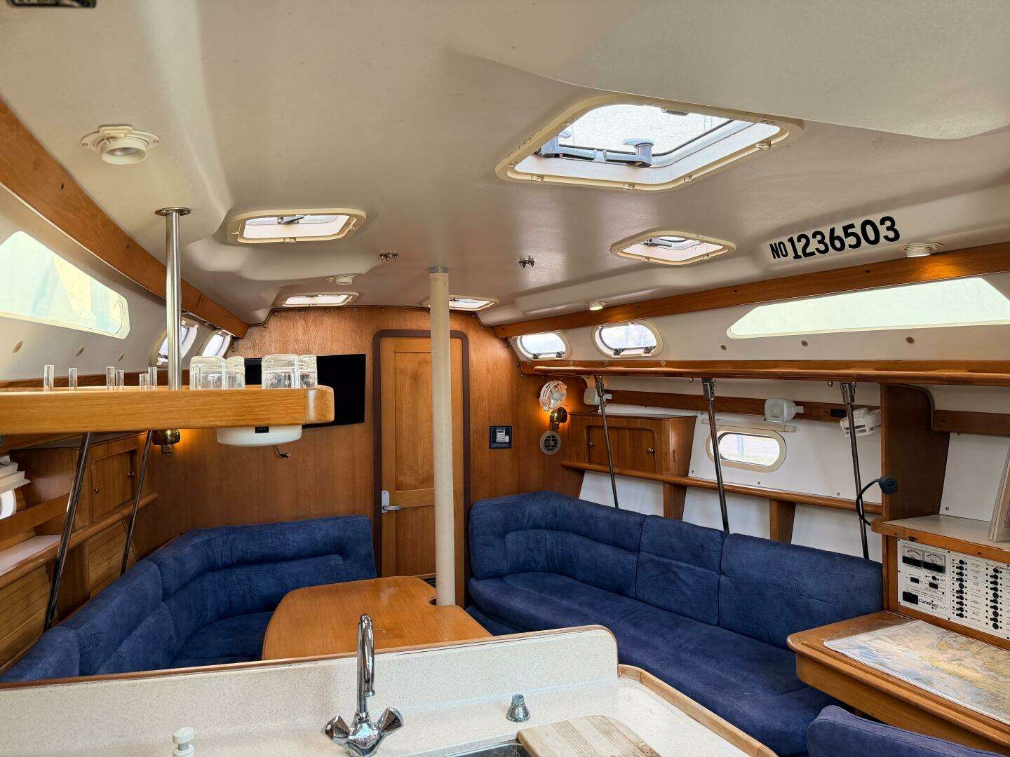 2001 Catalina 380 - Image 34