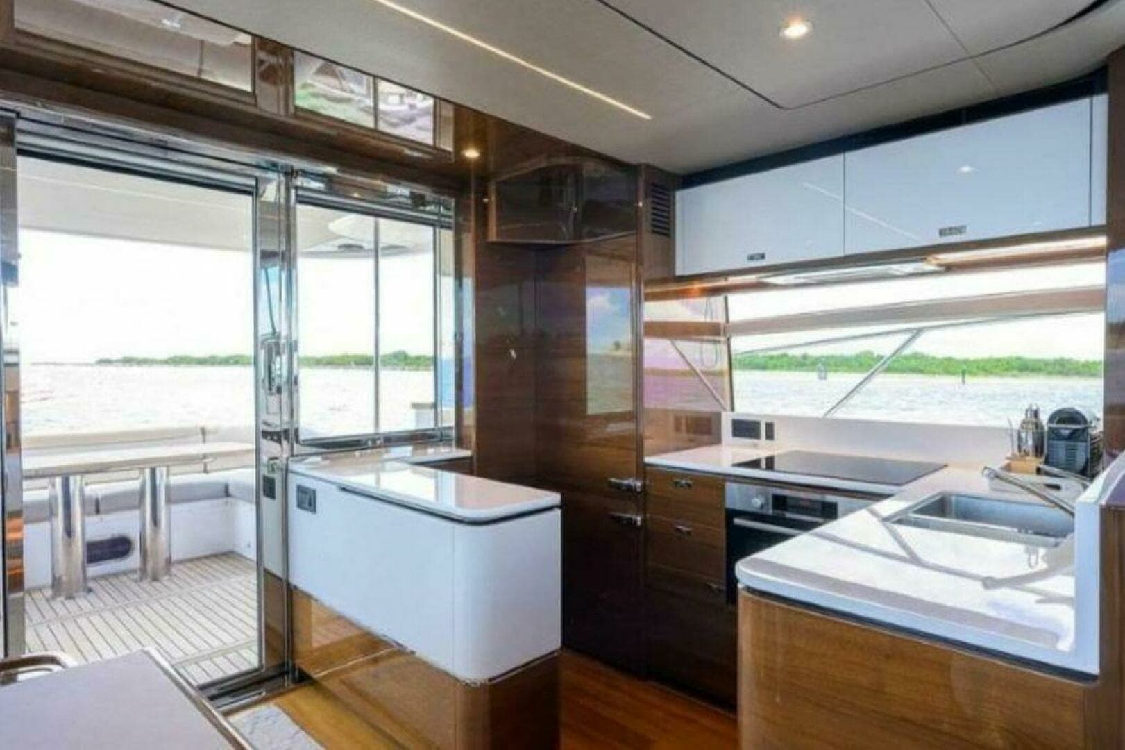 2019 Princess F62 - Image 10