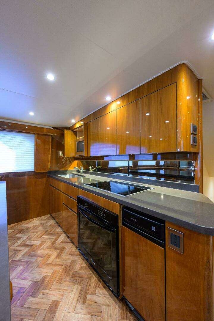 2014 Viking 76 Enclosed Bridge - Image 17