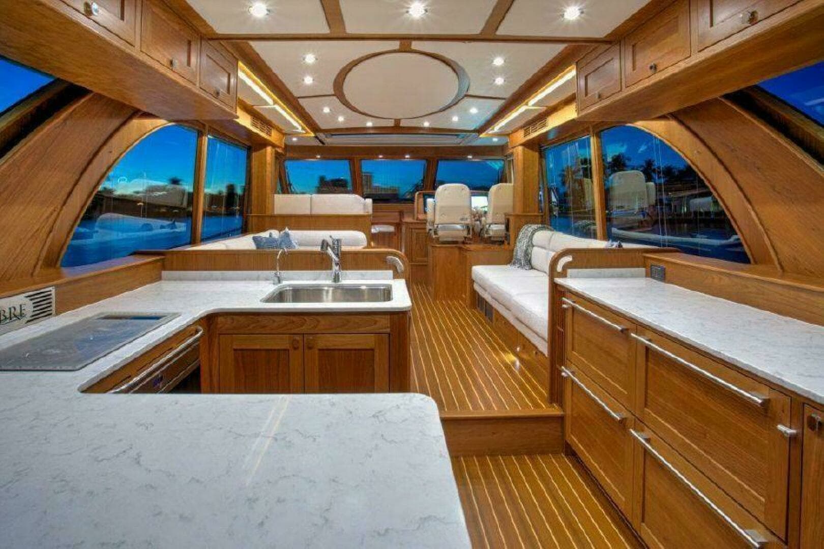 2027 Sabre 58 Salon Express - Image 6
