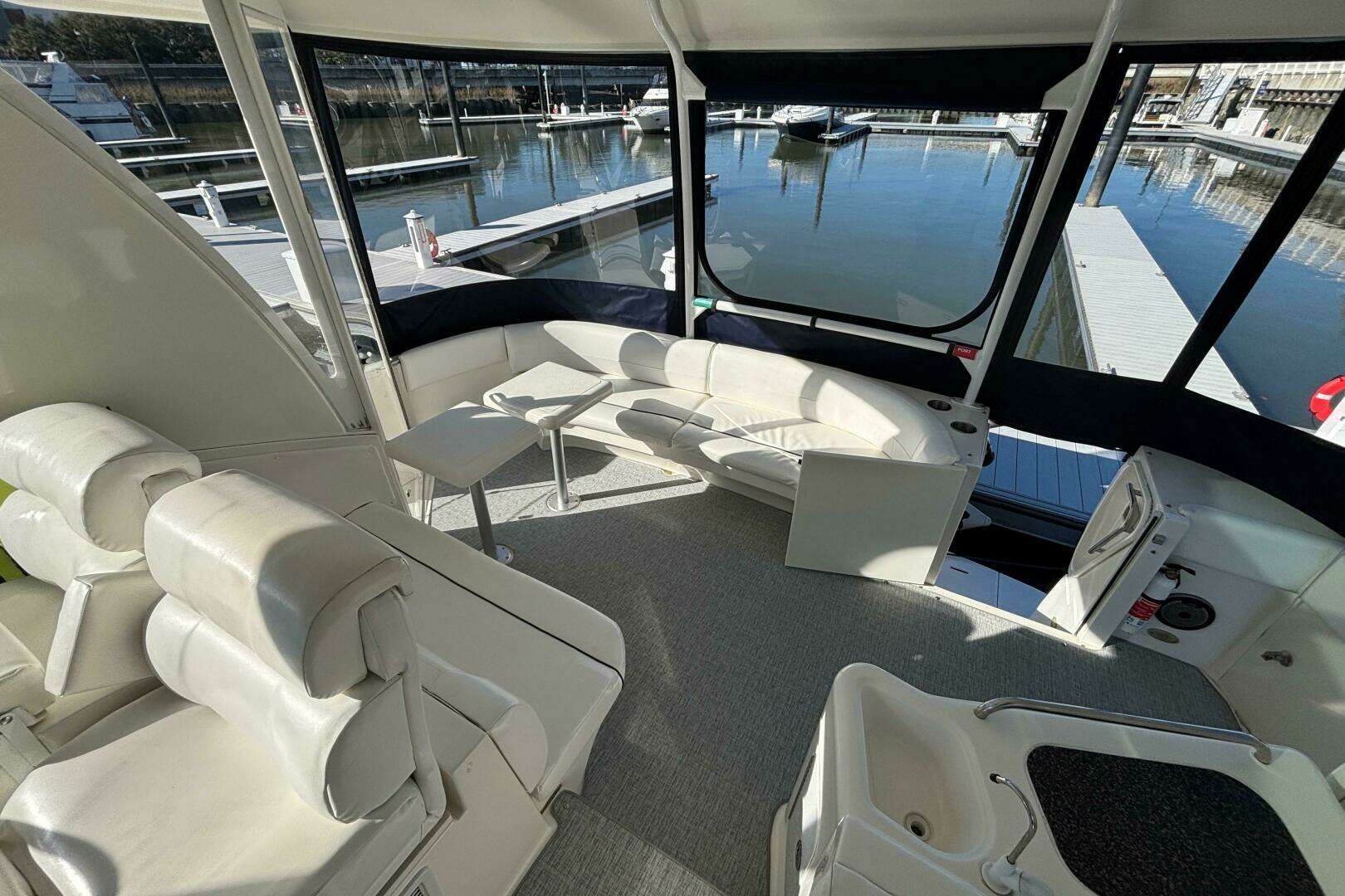 2005 Cruisers Yachts 455 Express Motor Yacht - Image 4