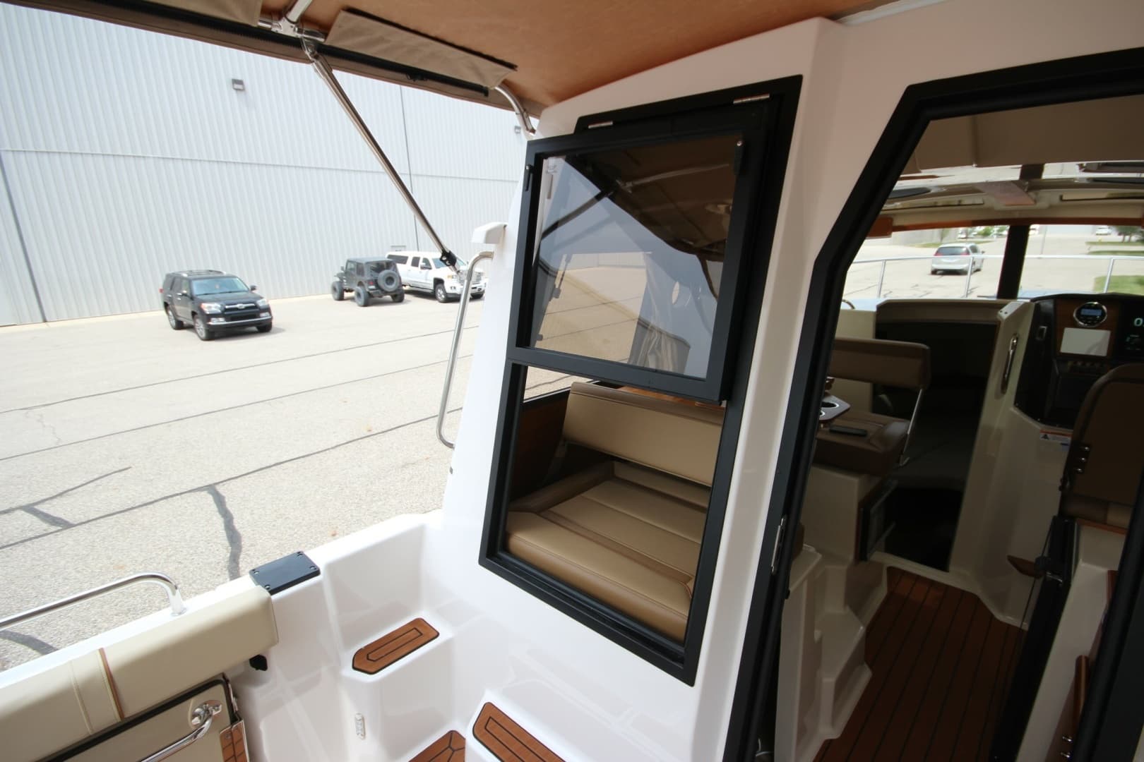 2025 Ranger Tugs R-25 w/Custom Trailer - Image 9