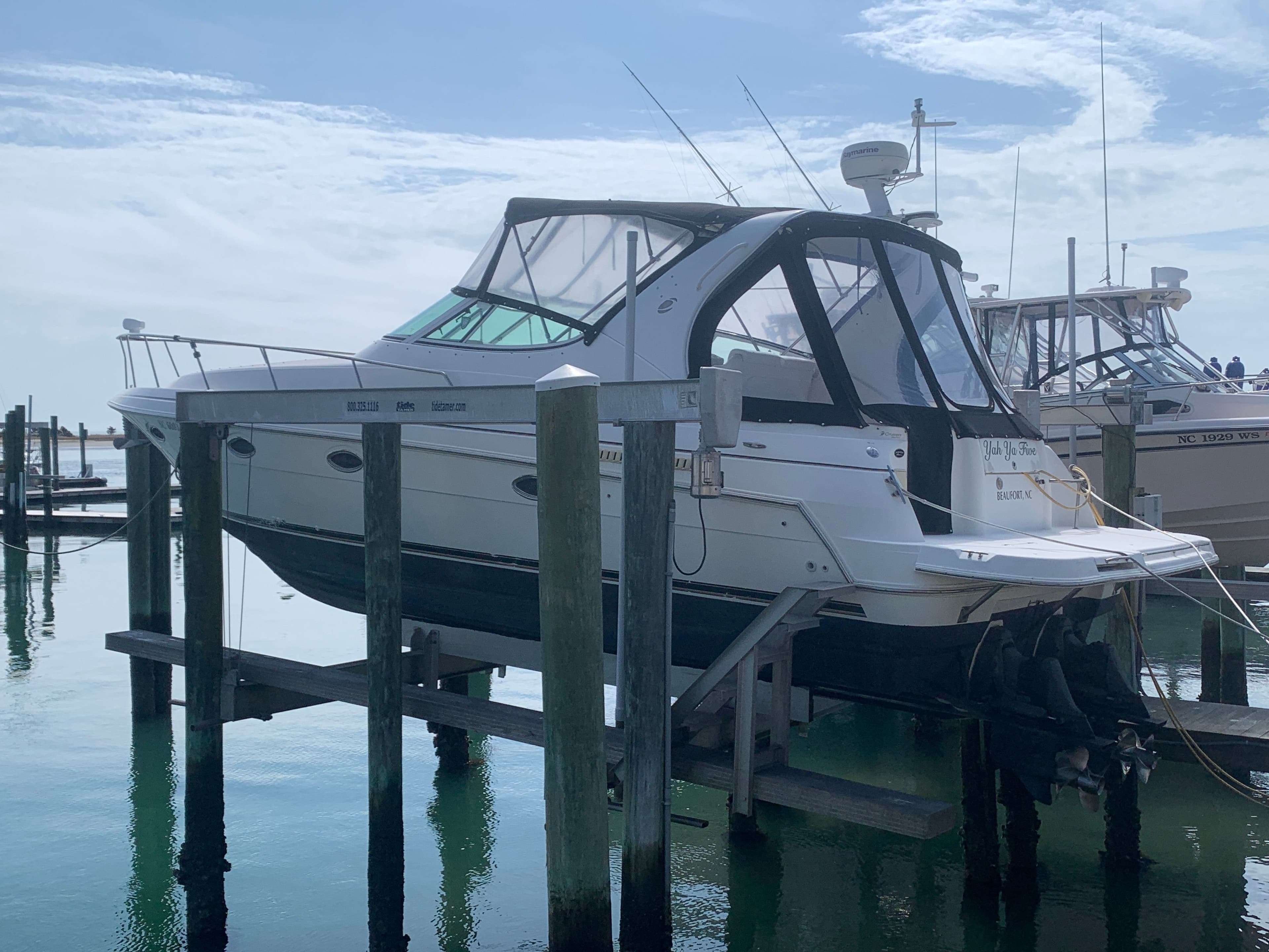 2003 Cruisers Yachts 3372 Express - 57
