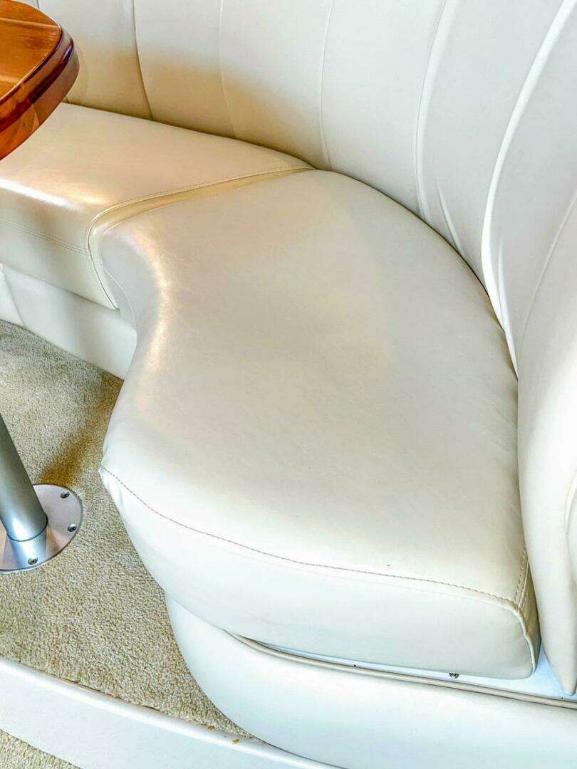 1998 Cruisers Yachts 3575 Esprit - Image 26