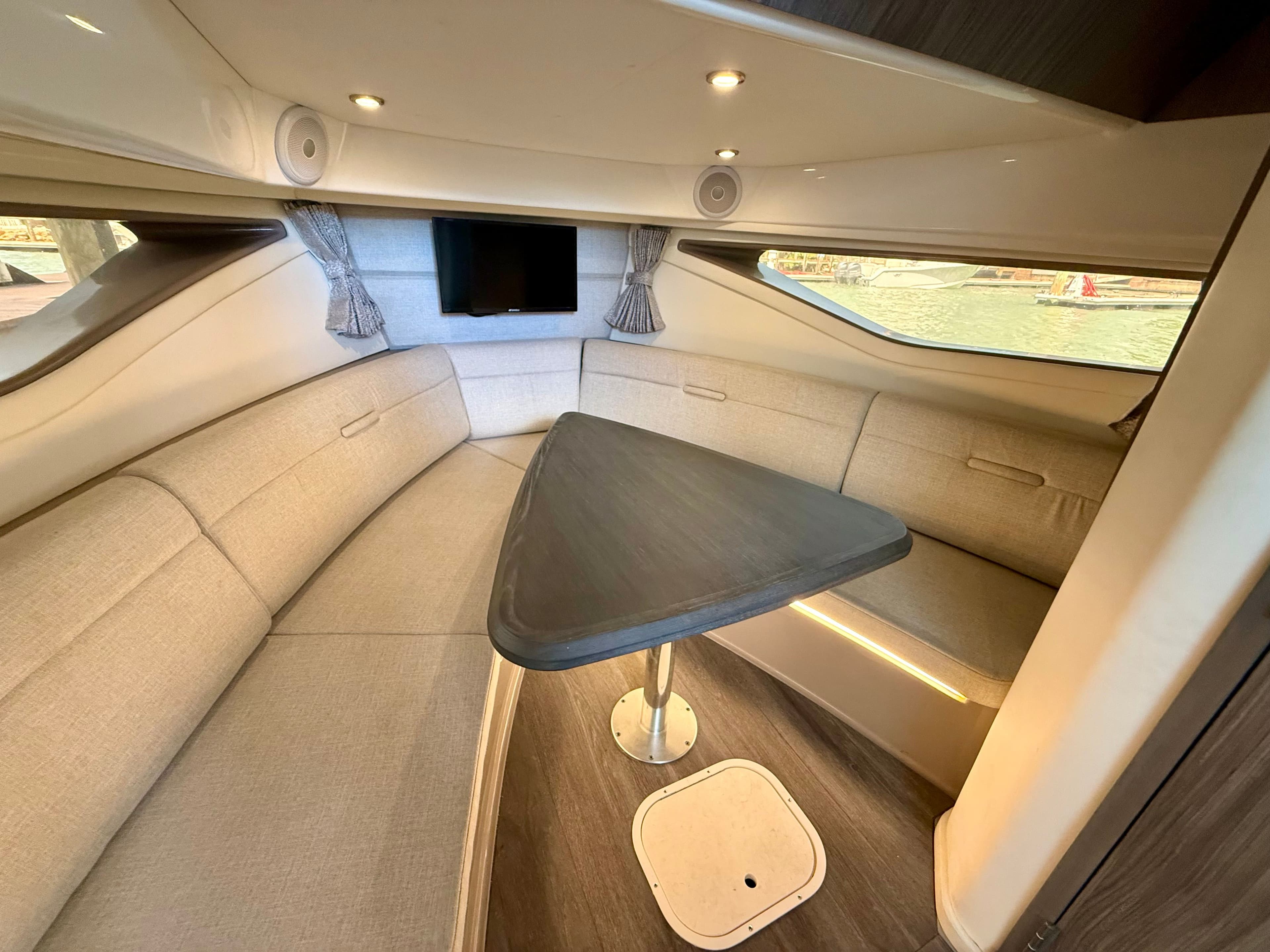 2023 Sea Ray Sundancer 320 - 35