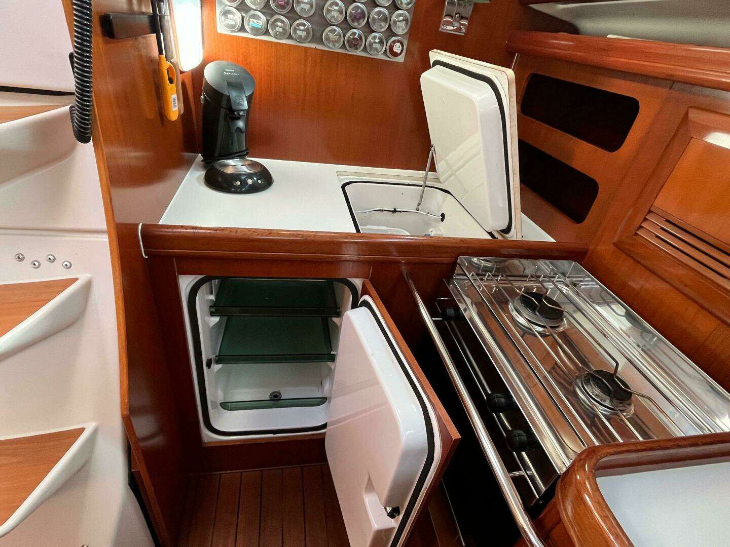 2001 Beneteau 393 - Image 26