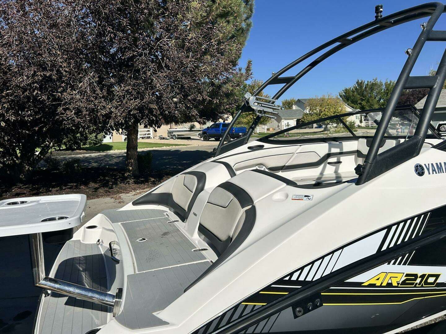 2019 Yamaha Boats AR210 - Image 2
