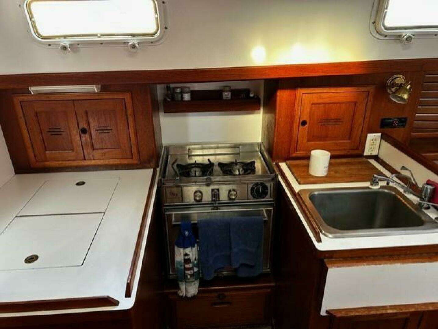 1986 Dickerson Tri-Cabin - Image 22
