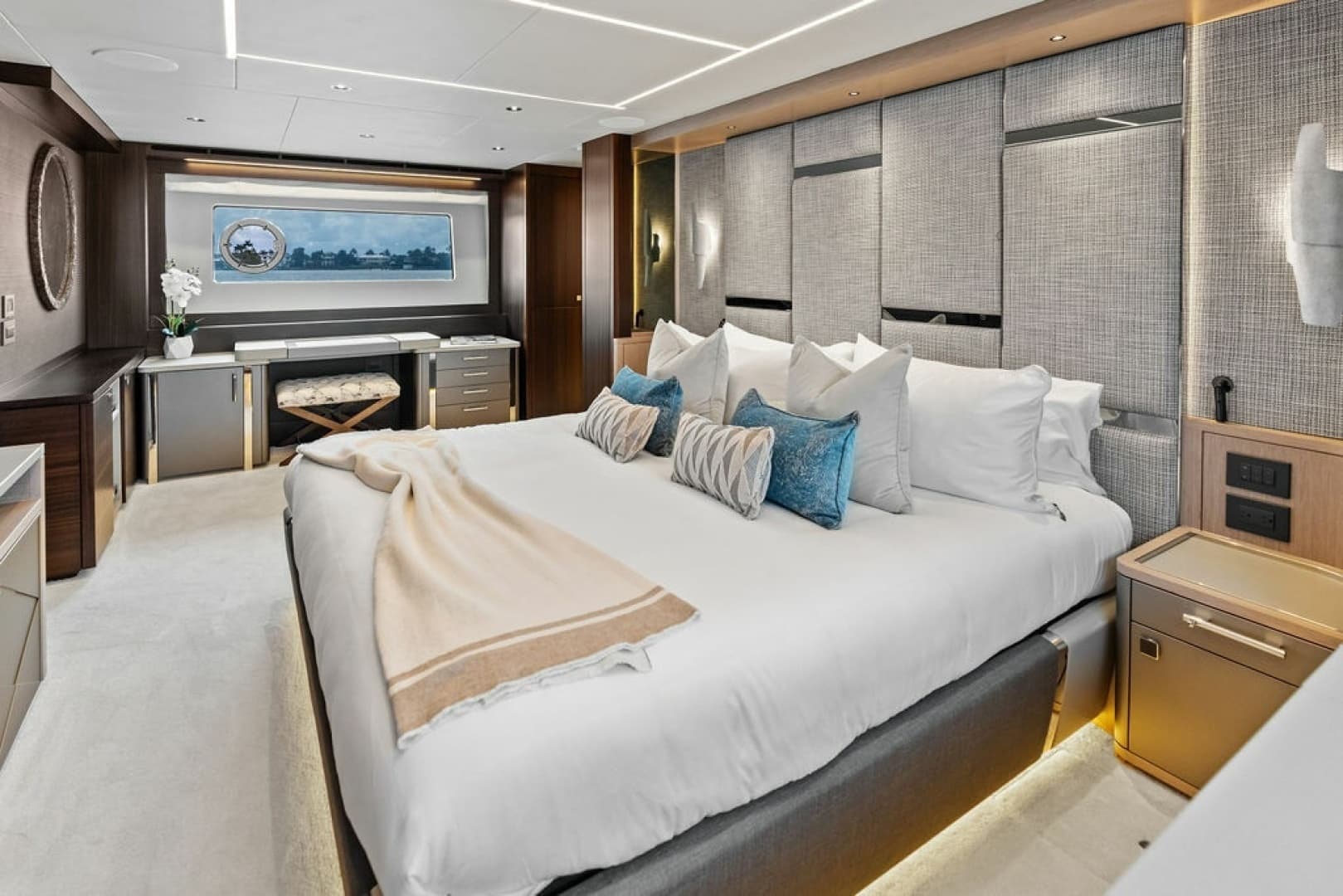 2026 Sunseeker 88 Yacht - Image 68