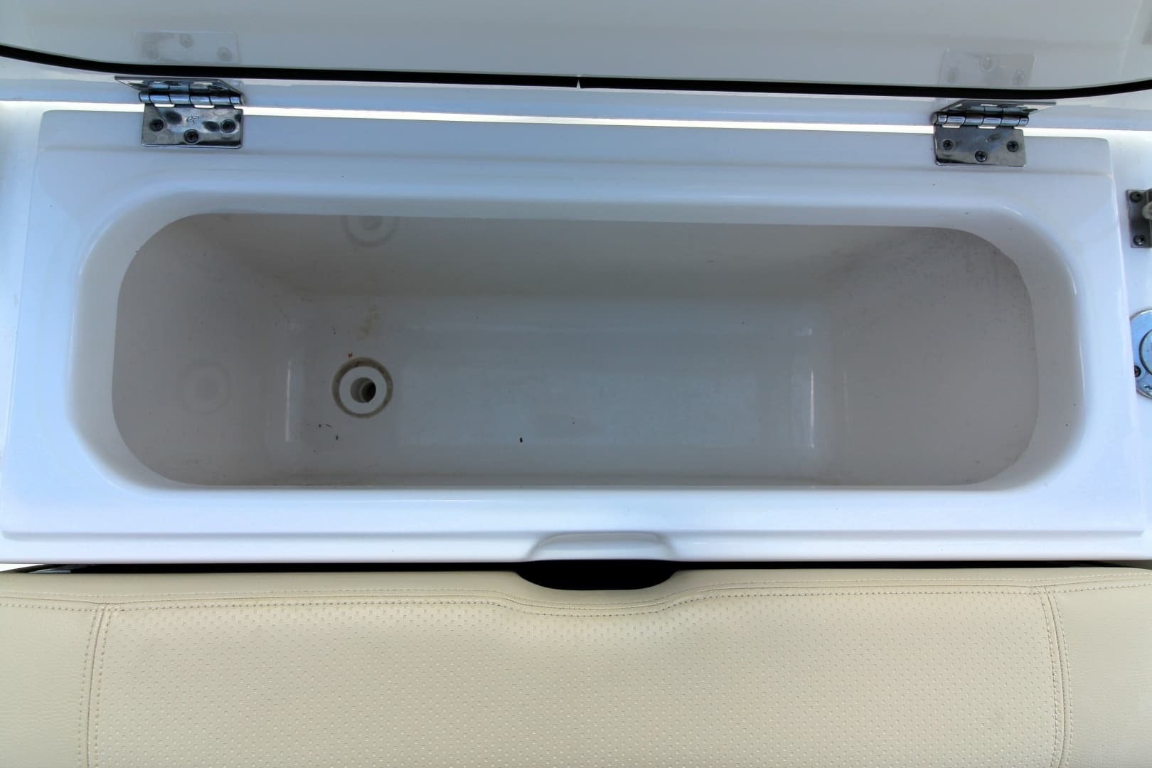 2019 Pursuit DC 266 - Image 15