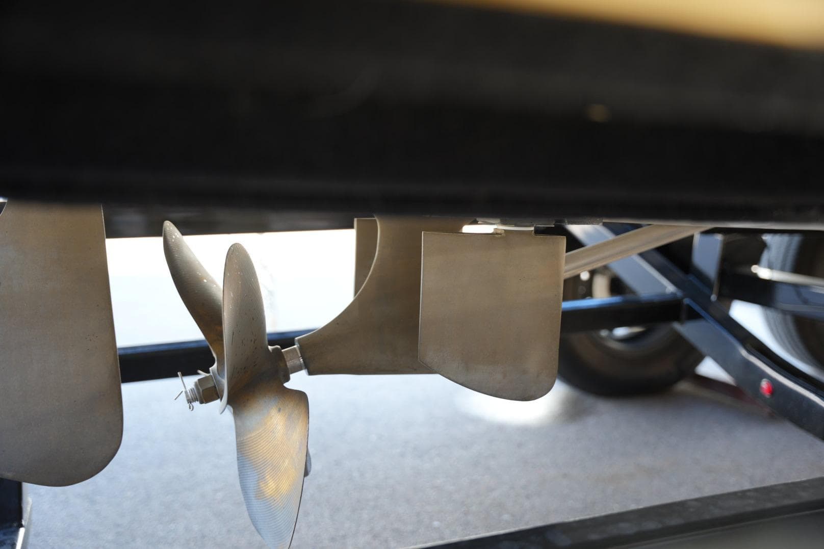 2019 MasterCraft XT22 boat propeller and rudder detail.