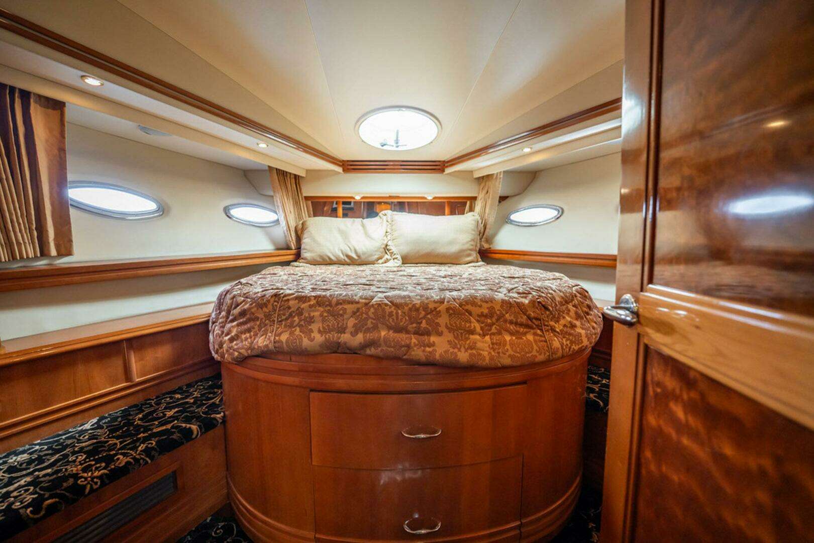 2005 Carver 56 Voyager - Image 25