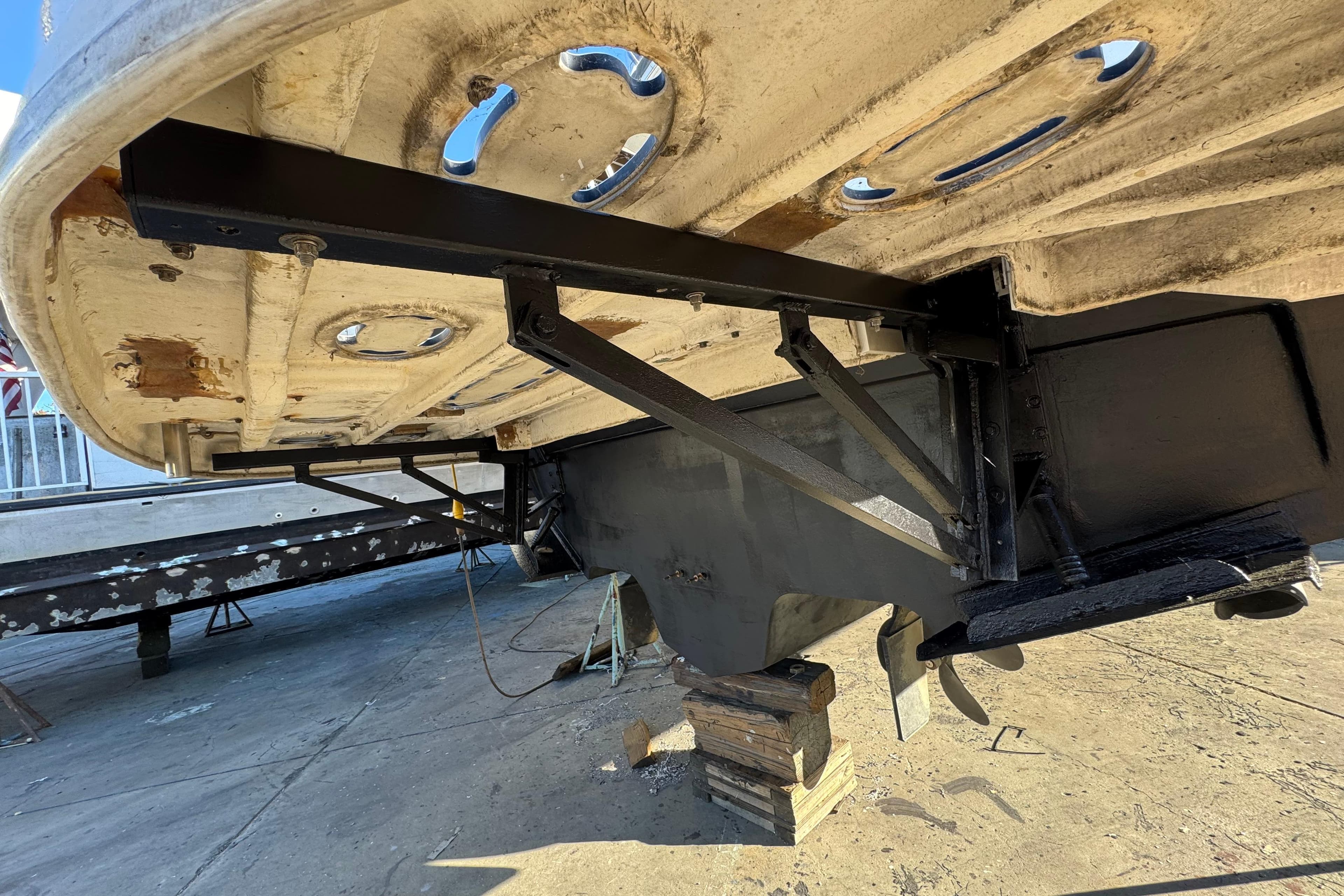 Underside view of a 1999 Sea Ray 400 Sedan Bridge boat on blocks.
