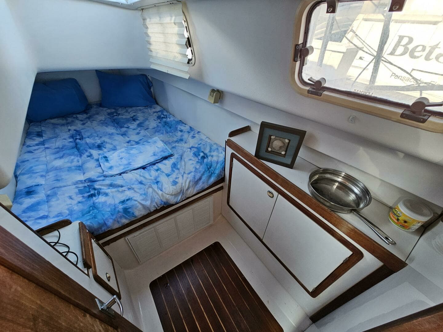 1992 Endeavour Catamaran 30 - Image 37