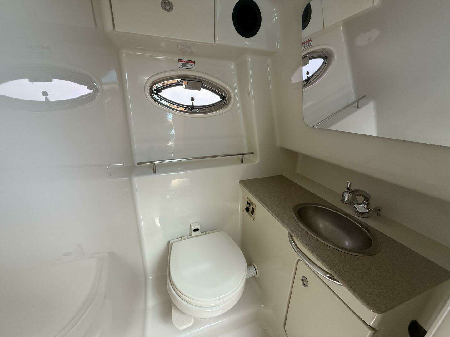 2006 Sea Ray 290 Sundancer - Image 16