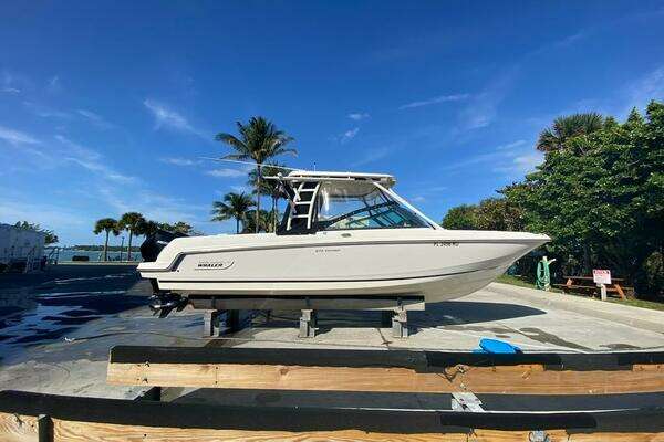 2018 Boston Whaler 270 Vantage - Image 1