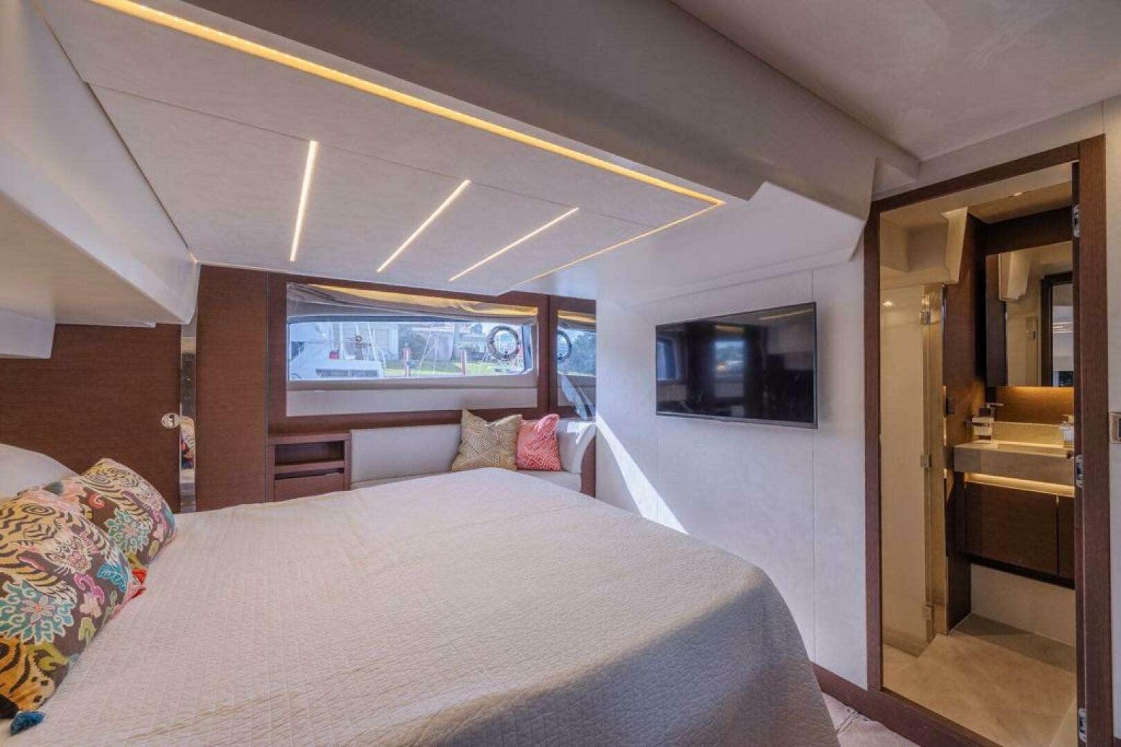2021 Prestige 520 Flybridge - Image 54