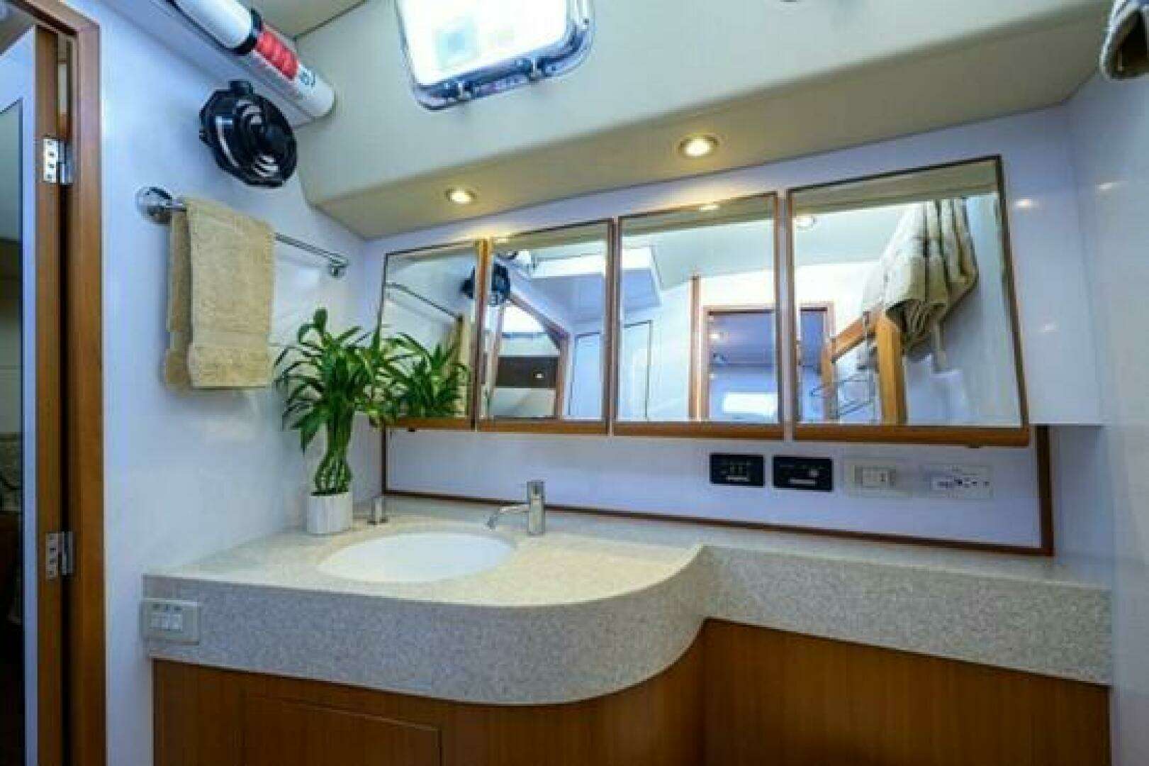 2009 Hylas 70 Sail - Image 15