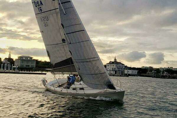 2009 e Sailing Yachts e Sailing Yachts e33 - Image 1