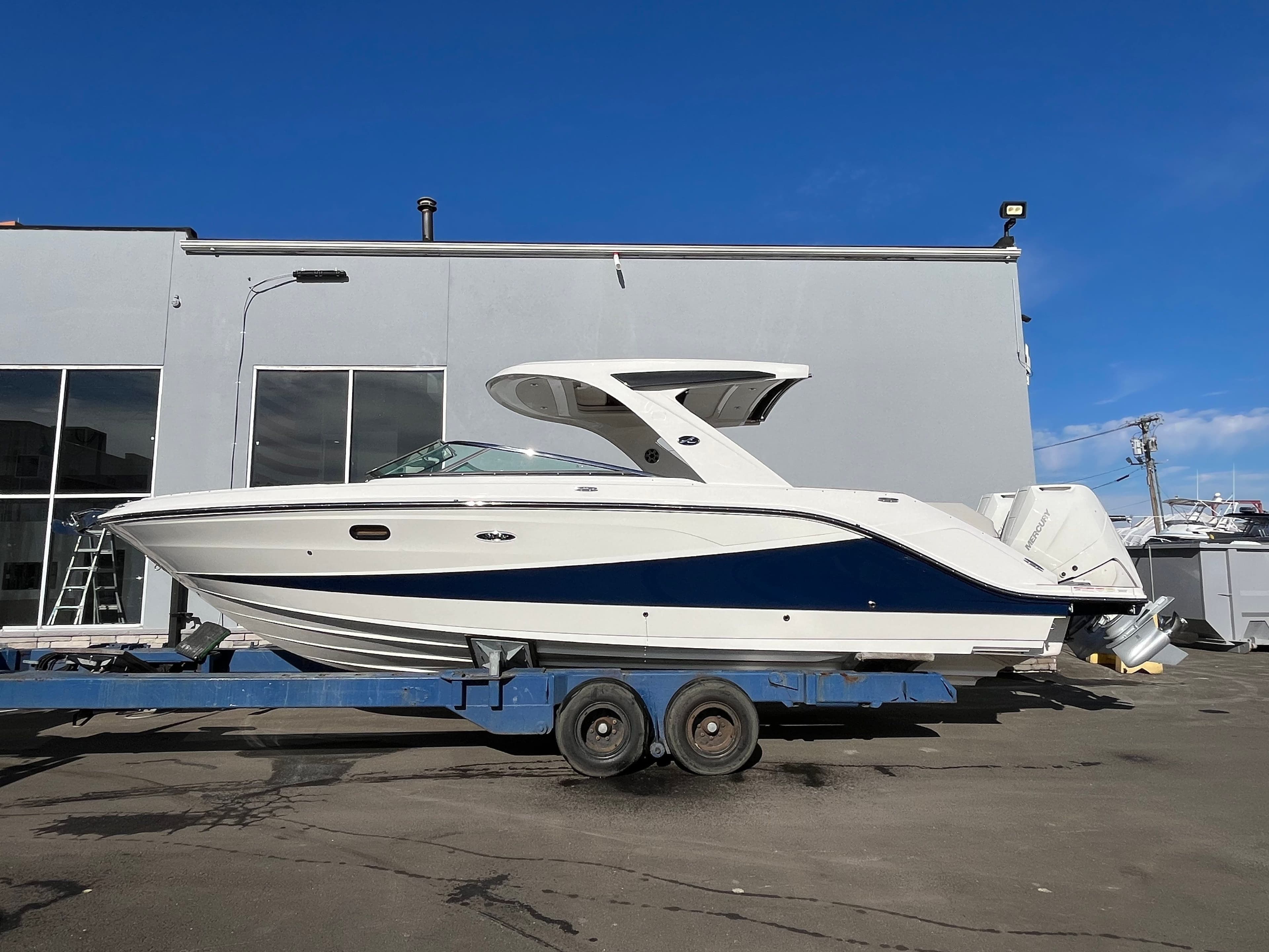 2026 Sea Ray SLX 310 Outboard