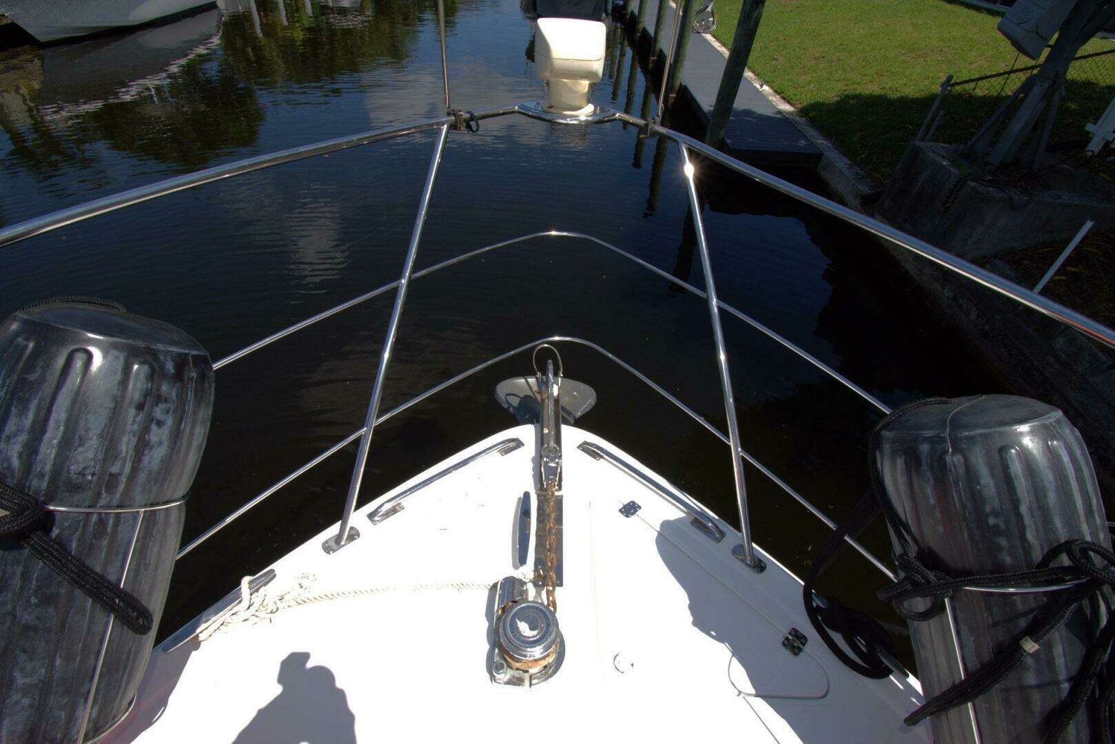 2005 Carver 444 Cockpit Motor Yacht - Image 10