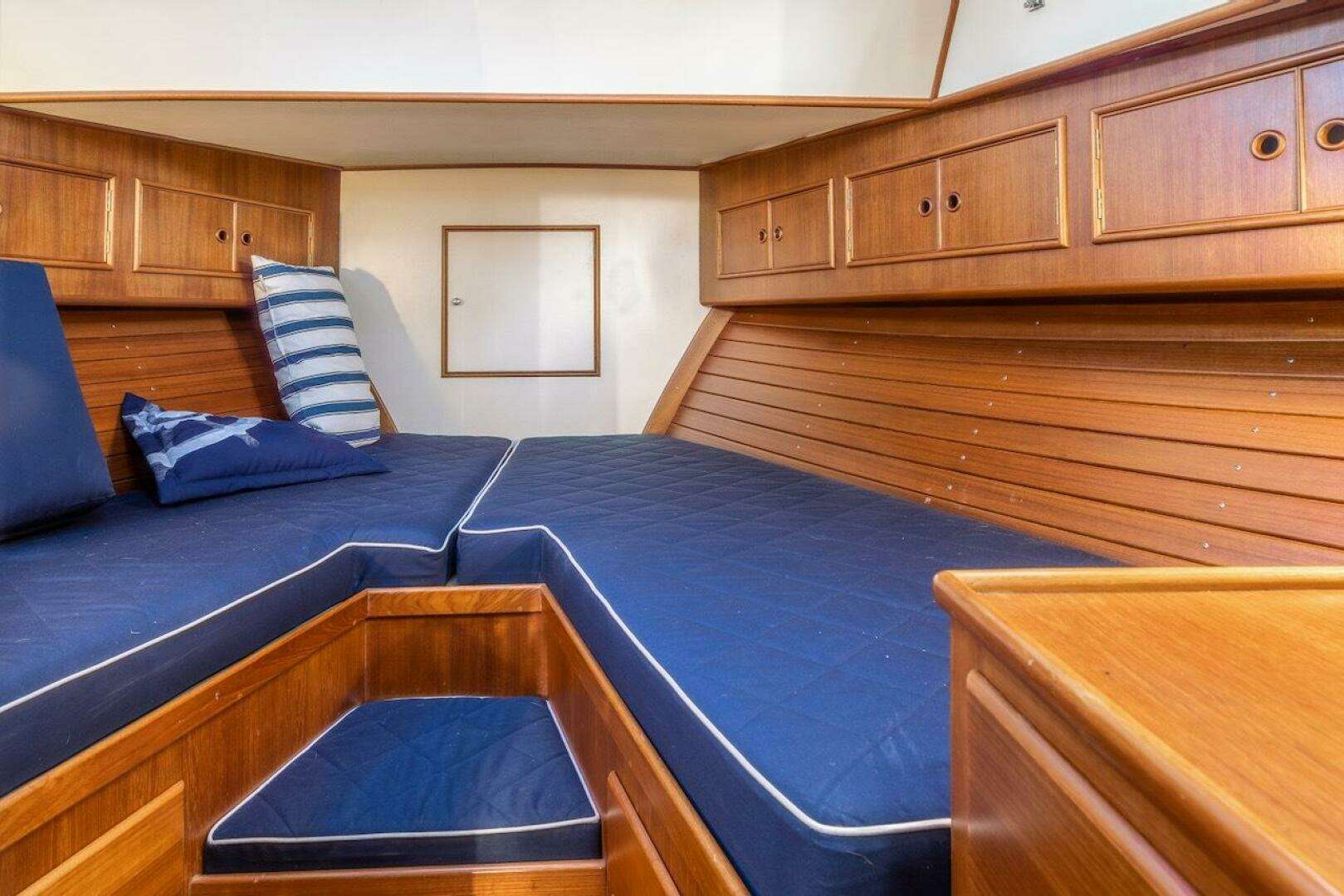 1998 Grand Banks 38 Eastbay EX - Image 22