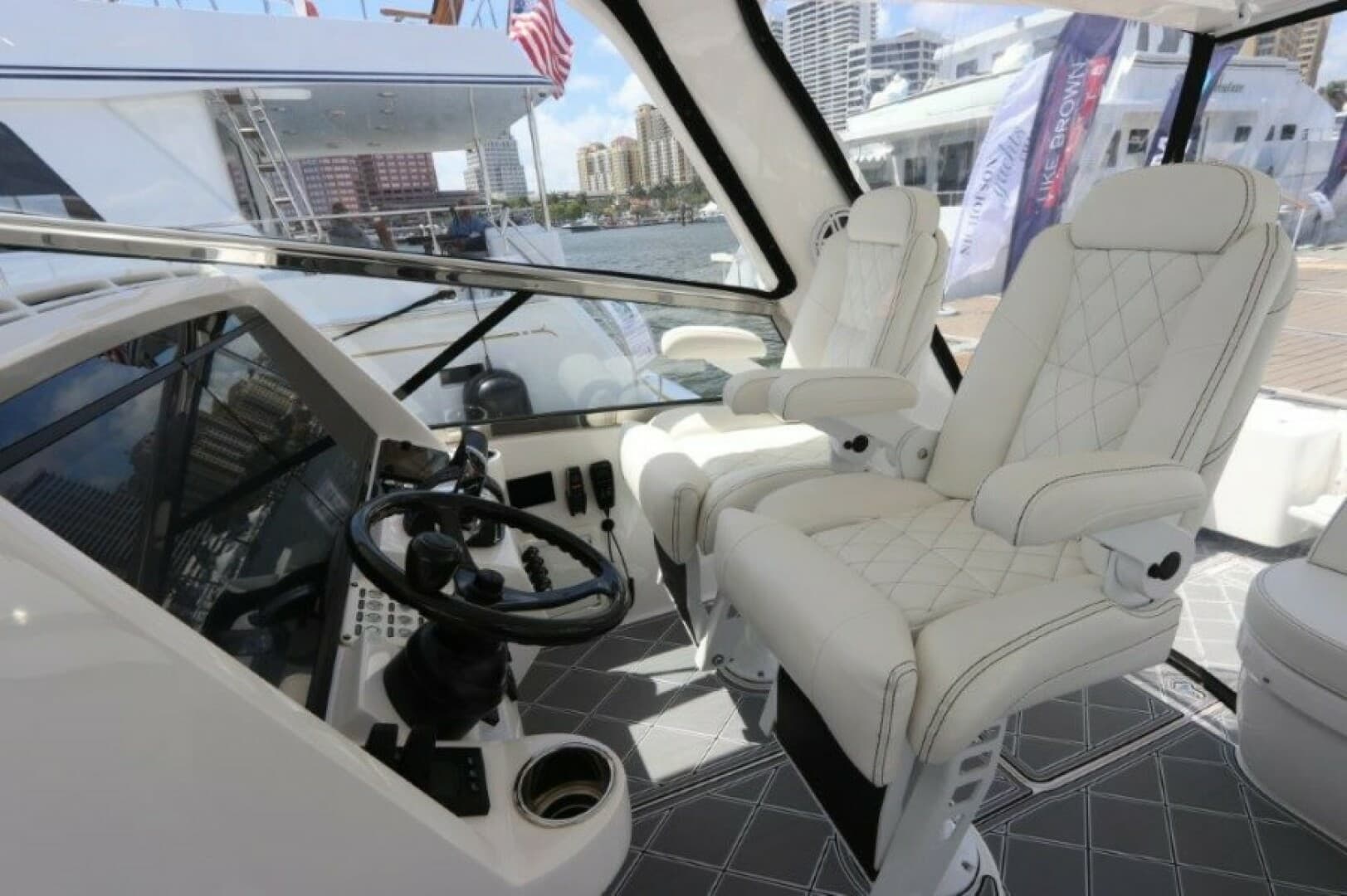 2019 Intrepid 475 Sport Yacht - Image 28