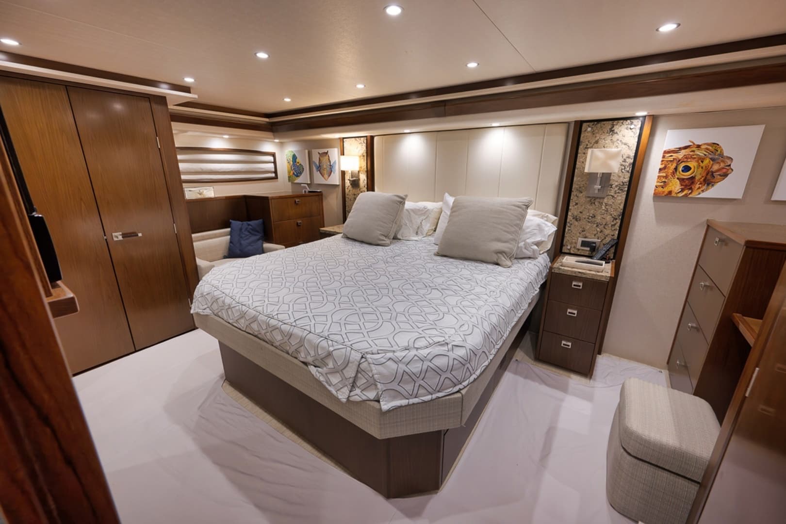 2015 Viking Enclosed Bridge - Image 34