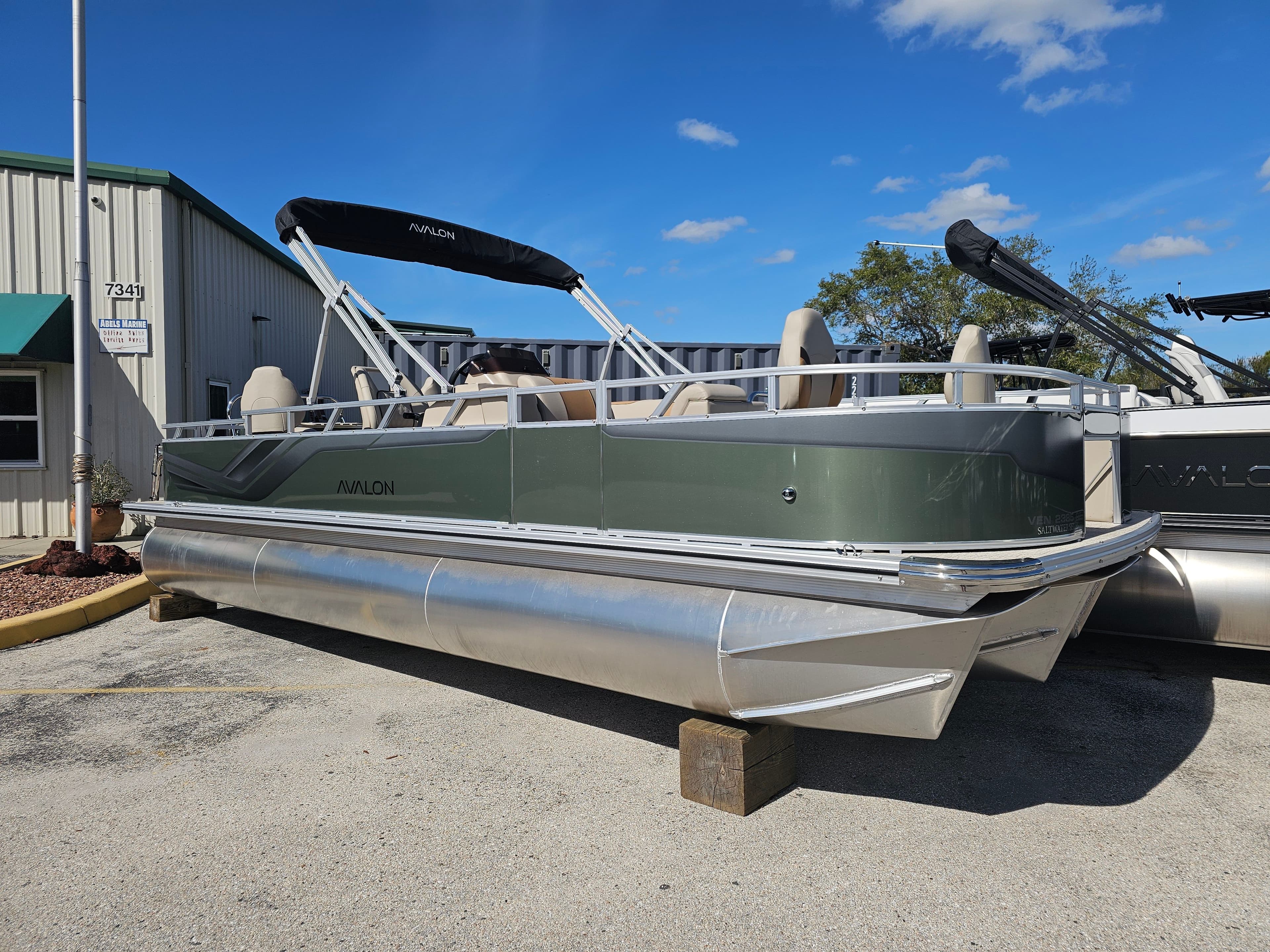 2026 Avalon VENTURE 85 REAR FISH TRITOON