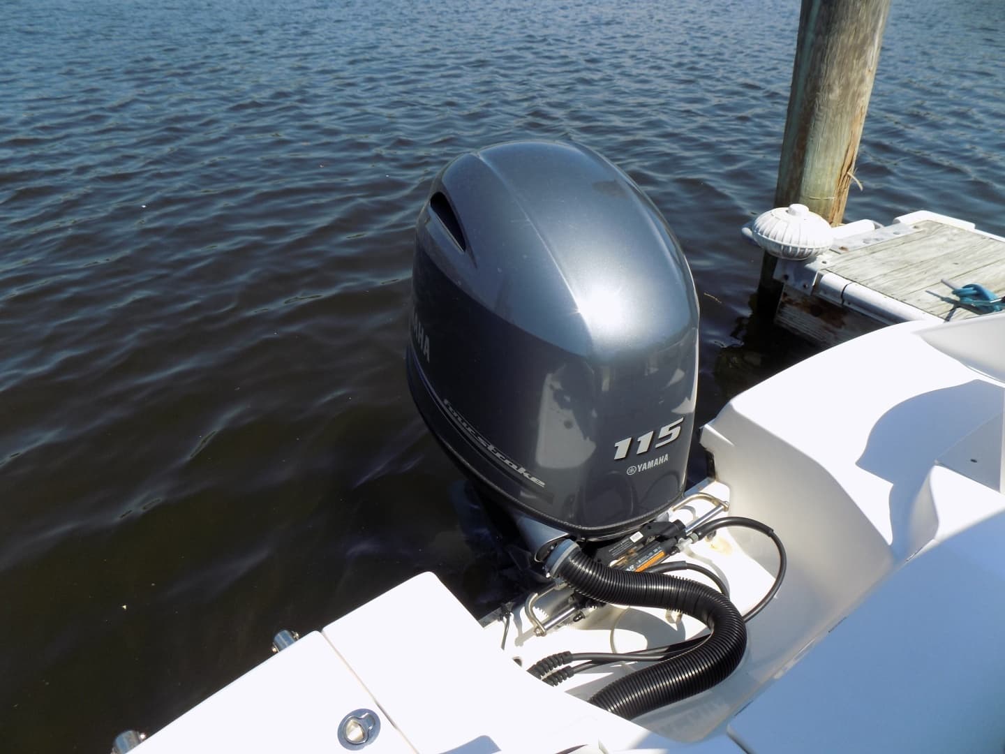 2017 Robalo R180 - Image 8