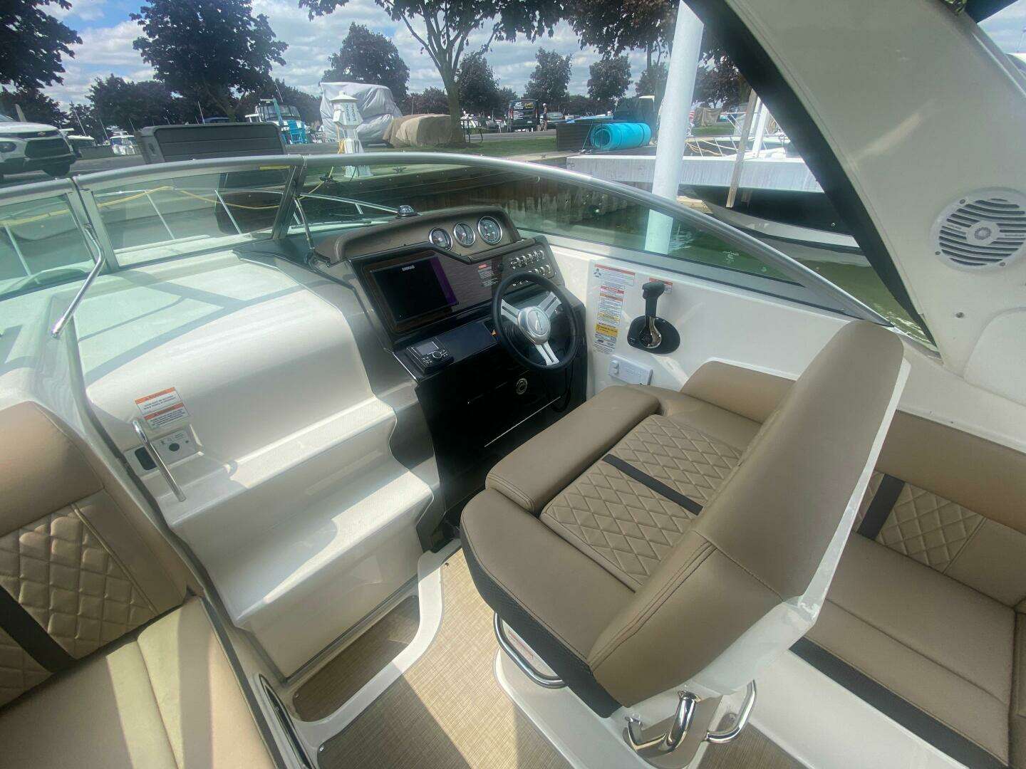 2018 Sea Ray 260 Sundancer - Image 11