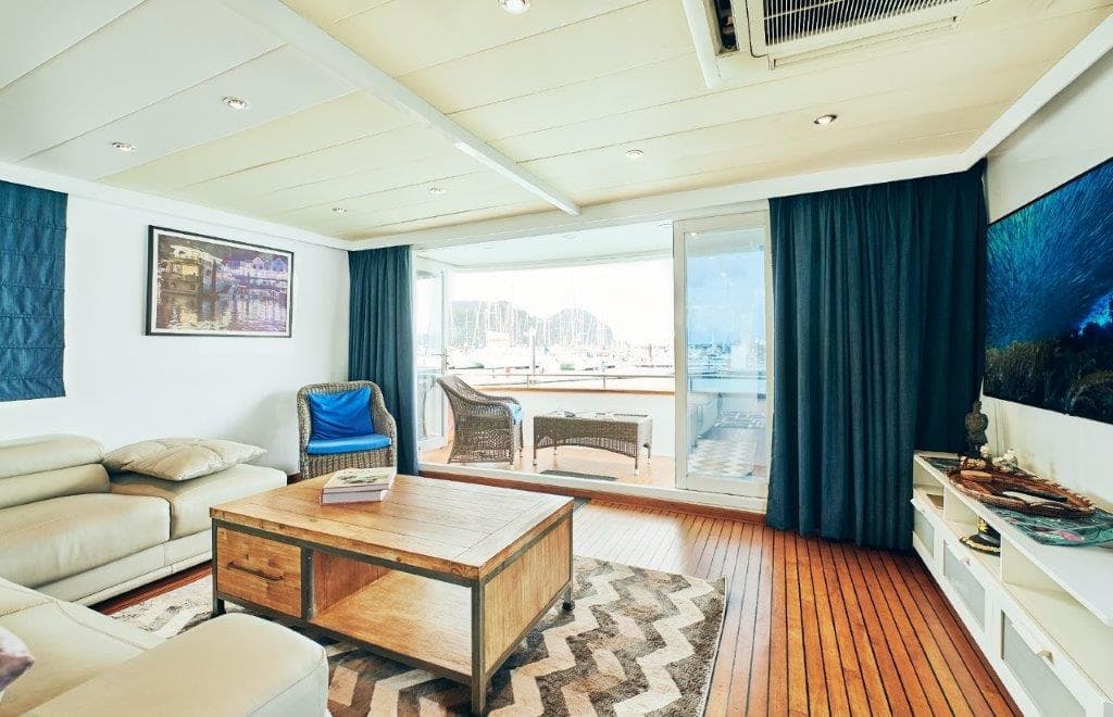 Luxurious Bondway EX-11 yacht interior, featuring elegant seating and wooden flooring, 2008 model.