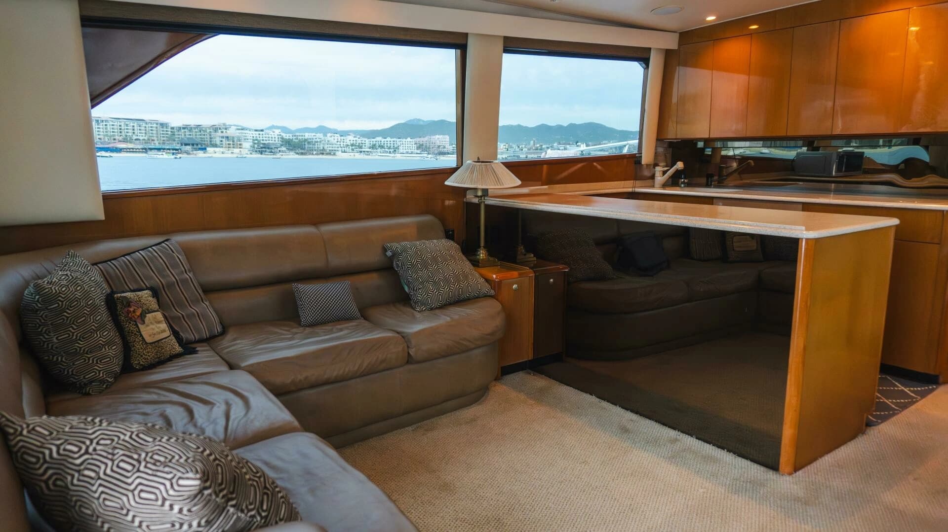 2000 Viking 55 Convertible - Image 9
