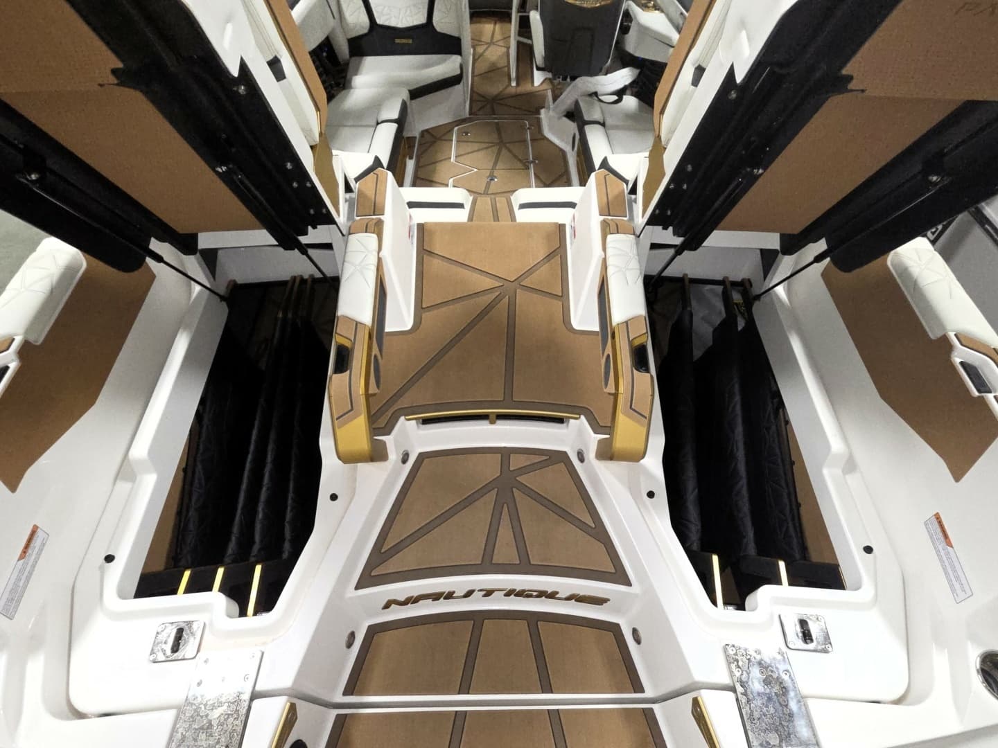 2024 Nautique Paragon - Image 13