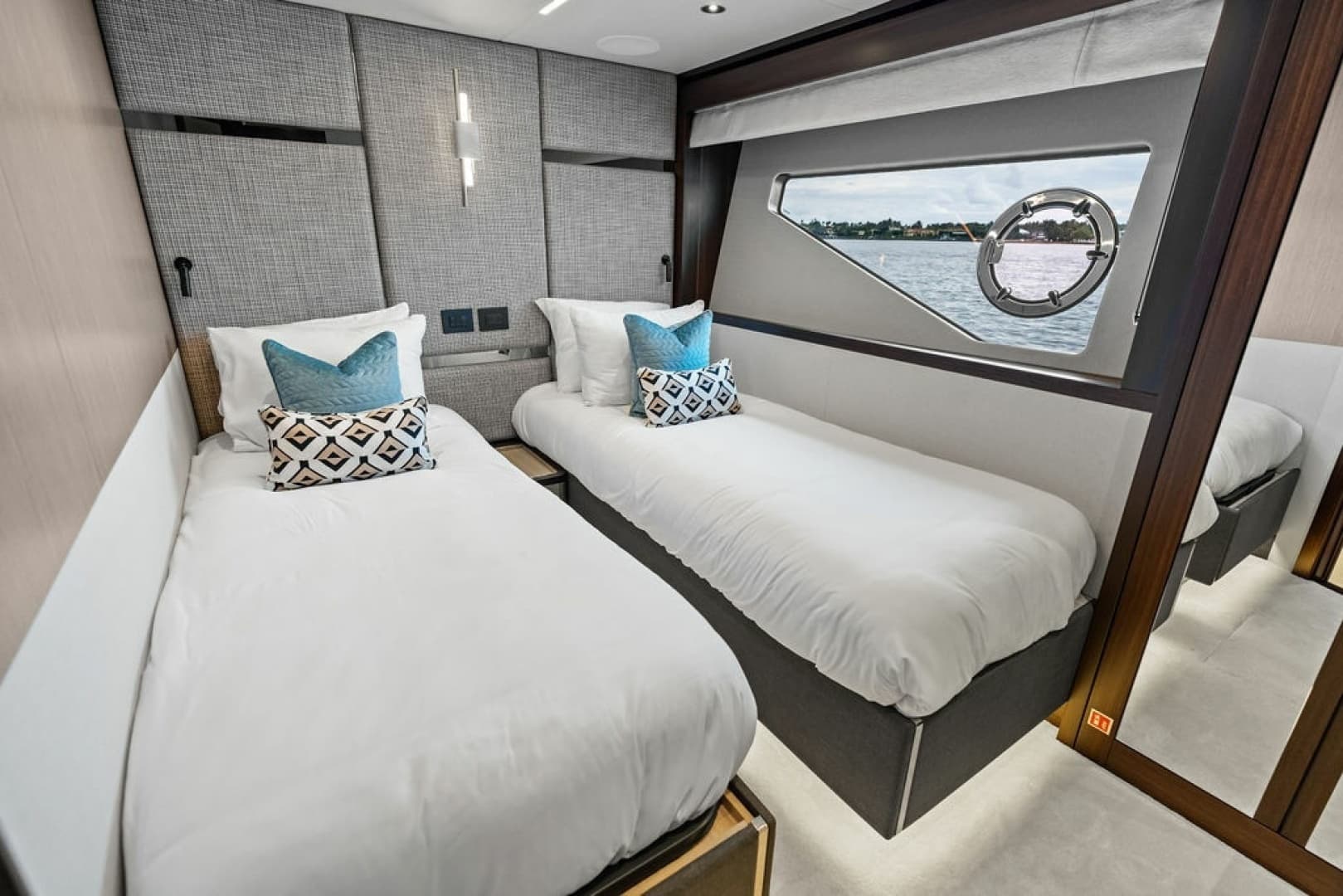 2026 Sunseeker 88 Yacht - Image 90