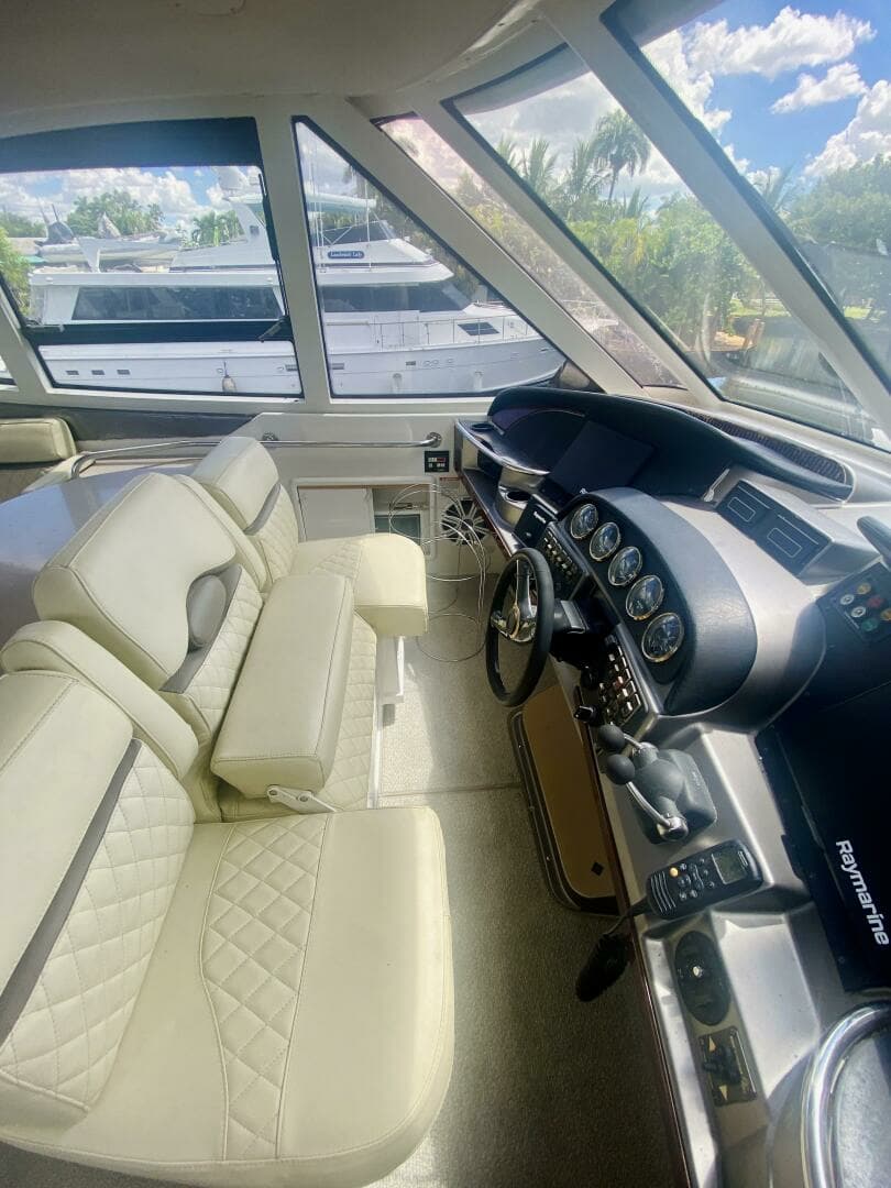2000 Carver 506 Motor Yacht - Image 12