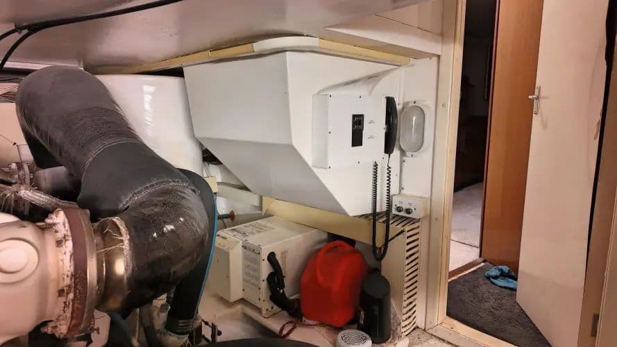 1999 Viking 60 Cockpit Sport Yacht - Image 72