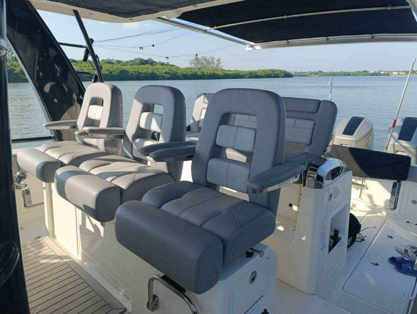2024 Boston Whaler 420 Outrage - Image 5
