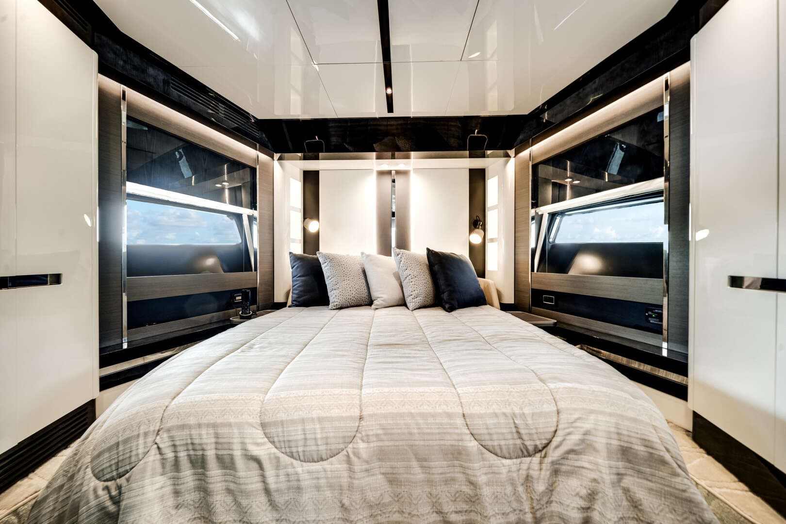 2020 Azimut S8 - Image 57