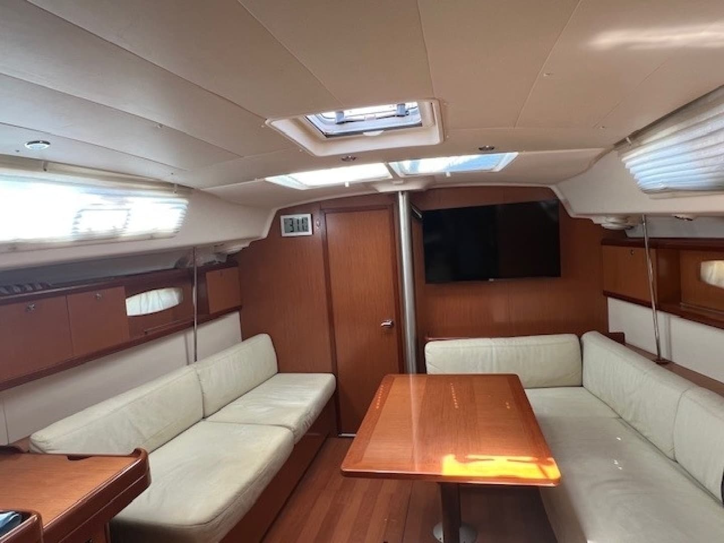 2009 Beneteau Oceanis 43 - Image 26