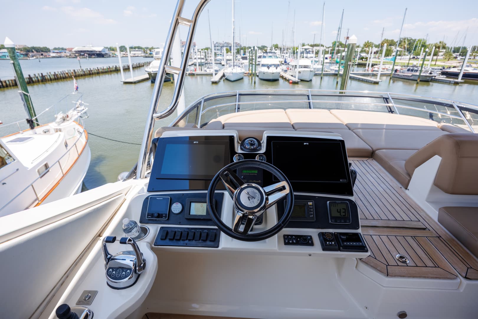 2017 Sea Ray L650 Fly - Image 15