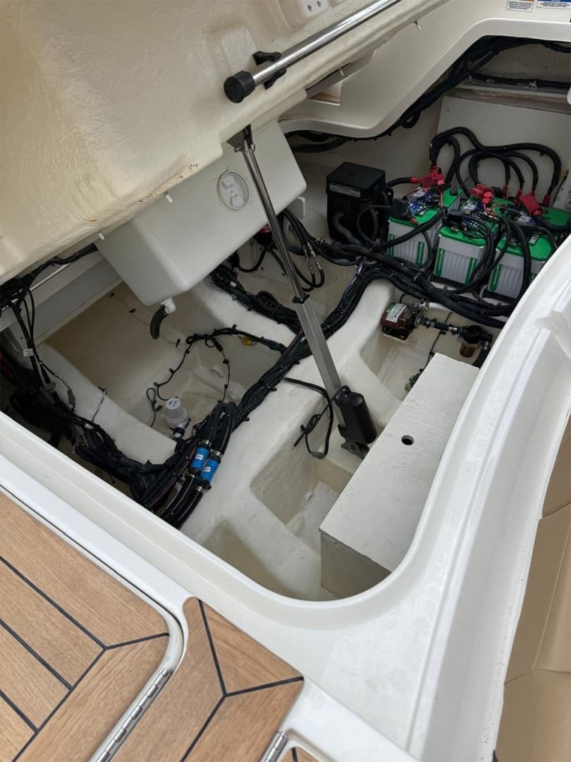 2023 Sea Ray SLX 350 Outboard - Image 41