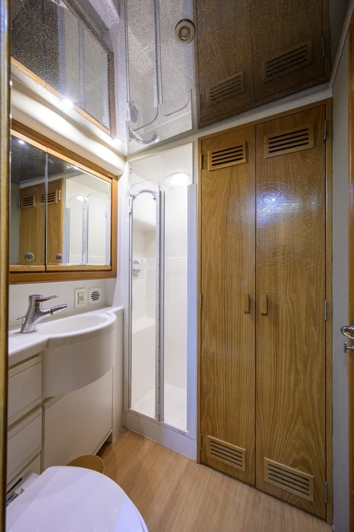 1998 Bertram — - Image 41
