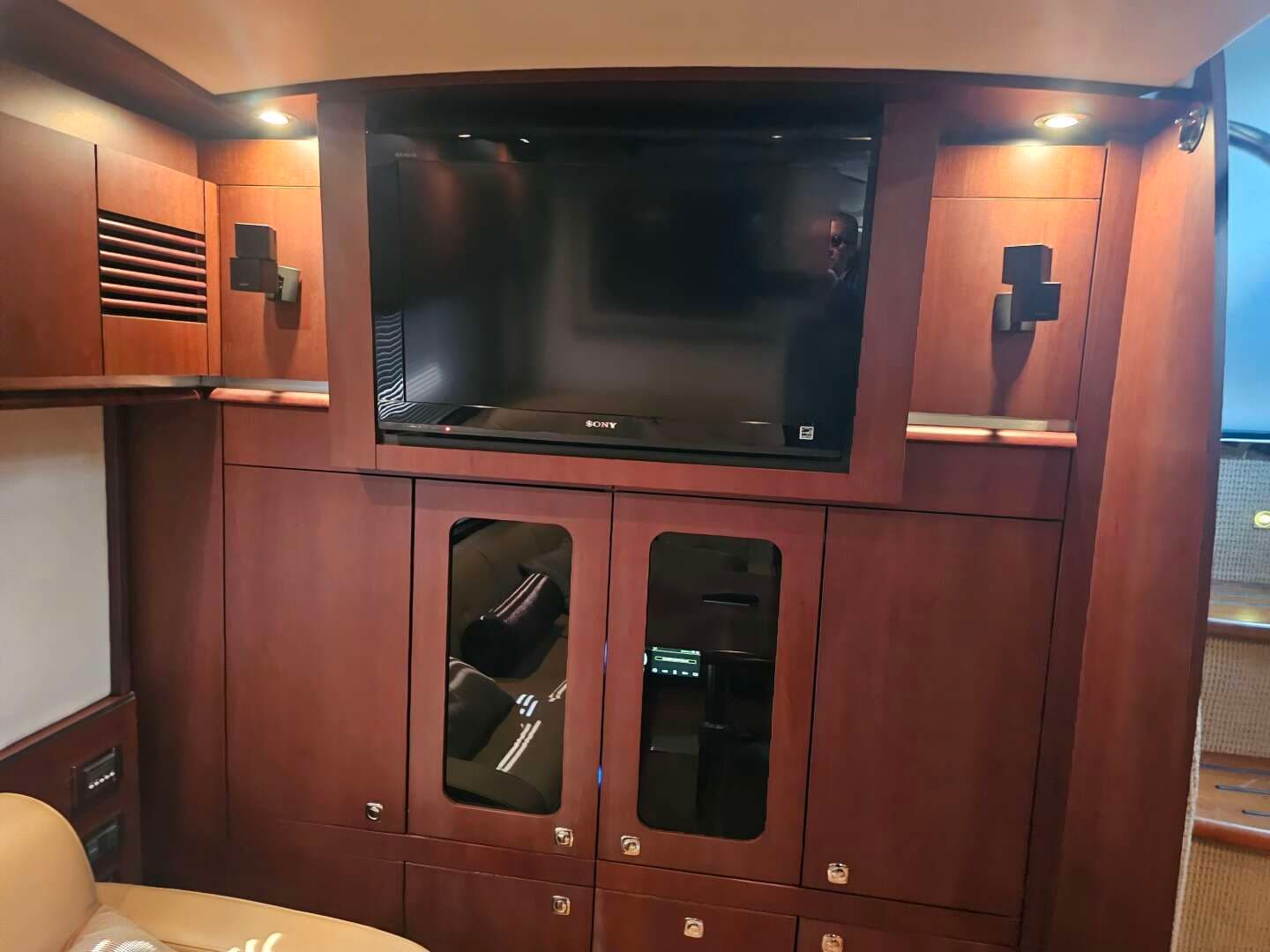 2012 Sea Ray 50 SUNDANCER - Image 37