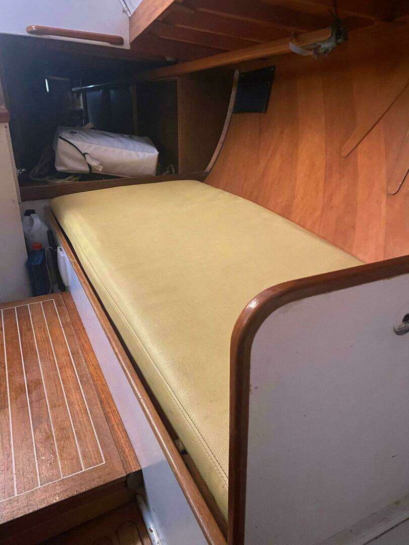 1997 Custom 30 Performance Sloop - Image 9