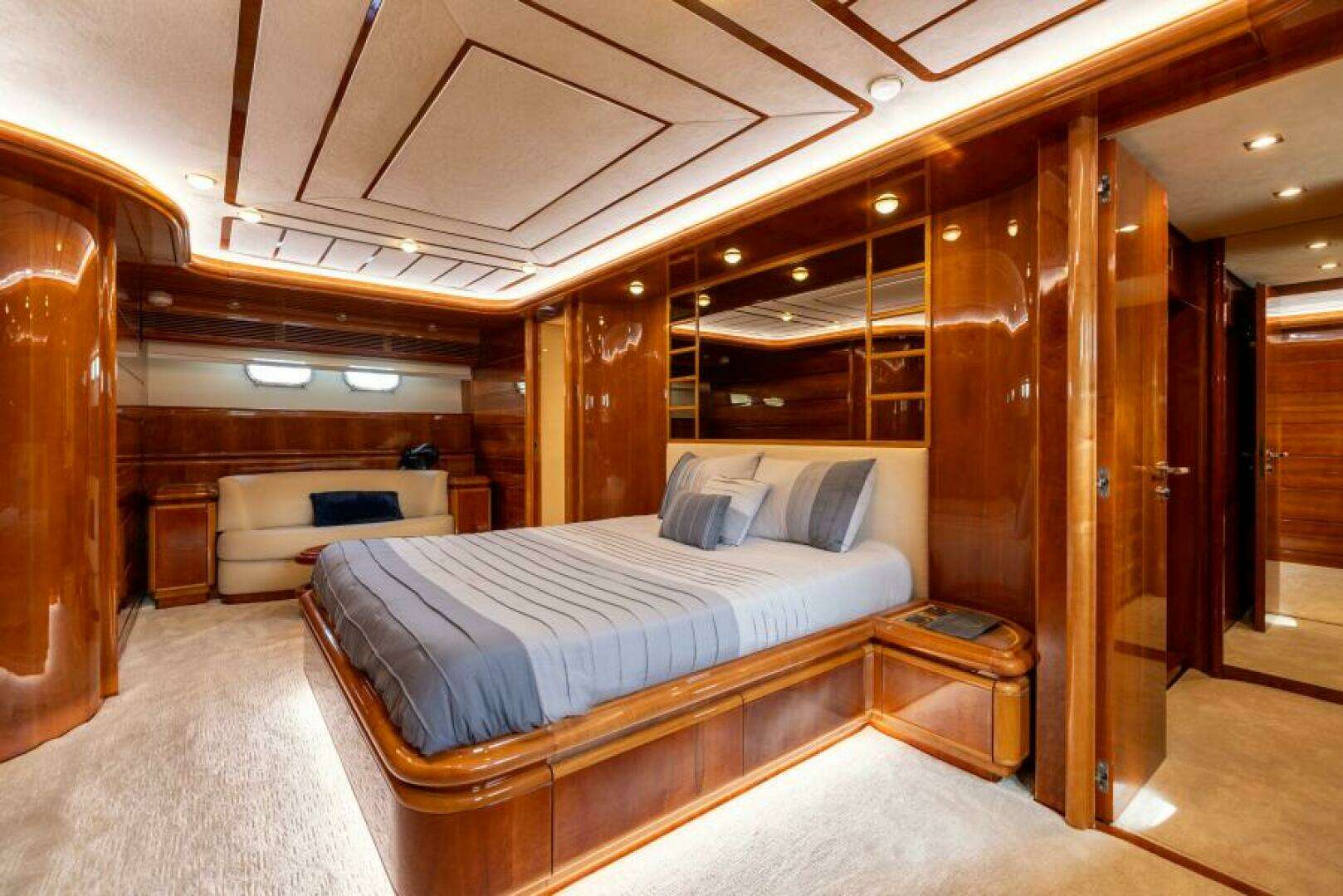 2001 Ferretti Yachts 94 Raised Pilothouse - Image 10