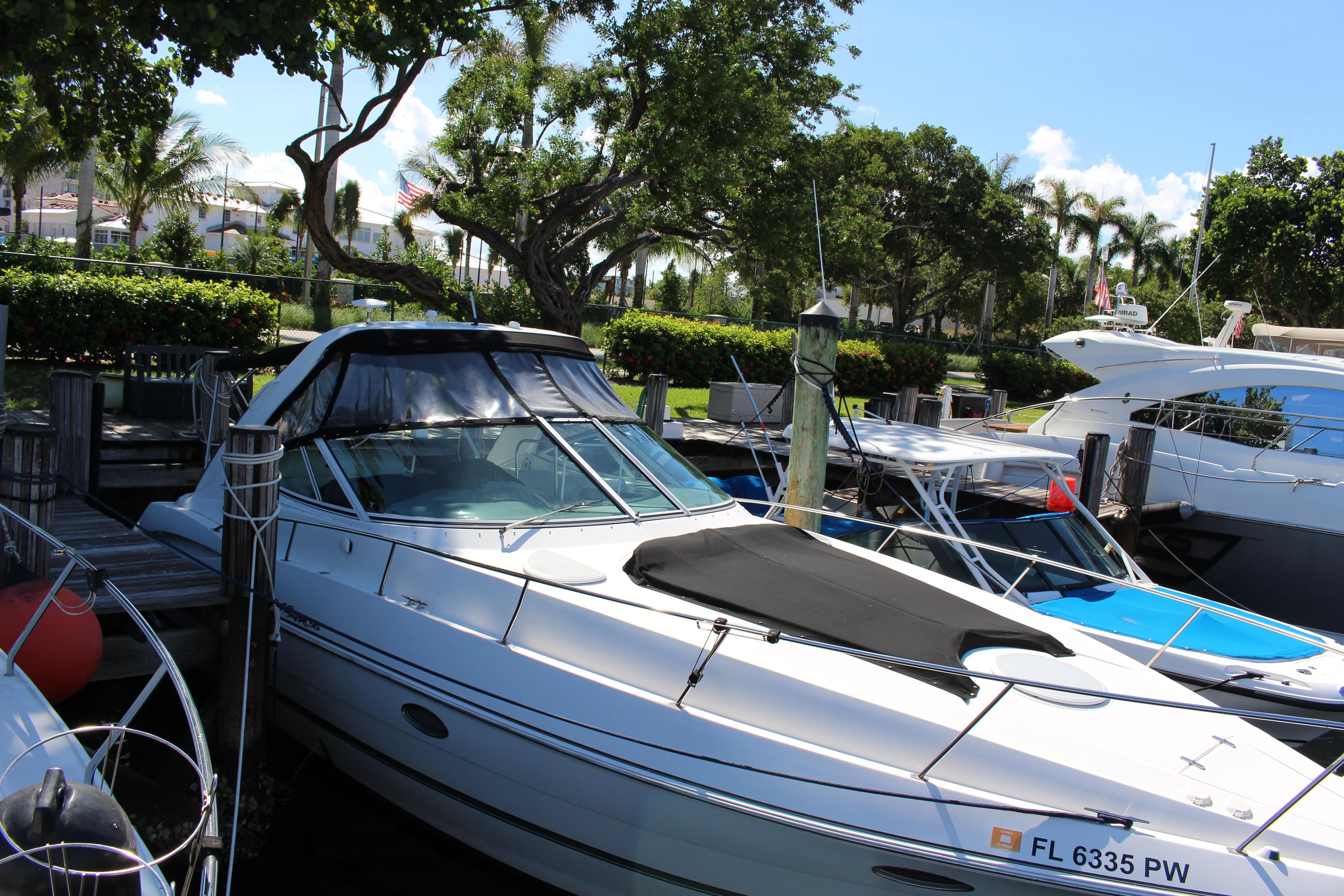 2005 Cruisers Yachts 340 Express
