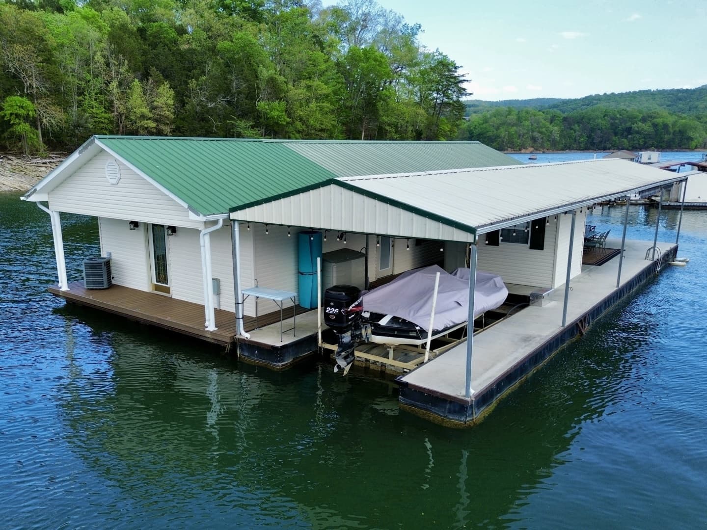 2002 Custom 20 x 53 Floating Cabin - Approx 999/sqft - Image 12