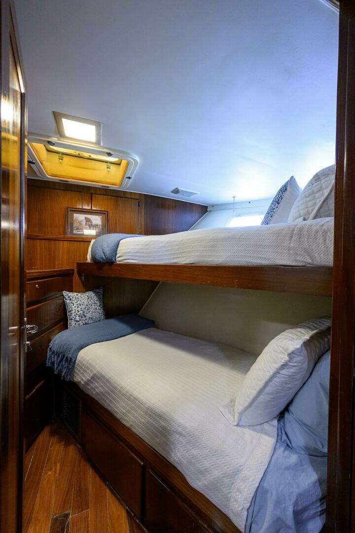 1991 Hatteras 78 Cockpit Motor Yacht - Image 9