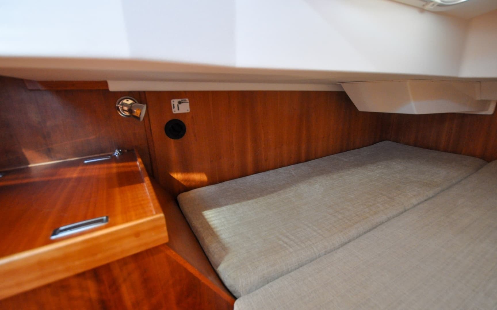 2004 Sabre 426 - Image 107